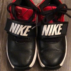 Nike: Black & Red youth boys